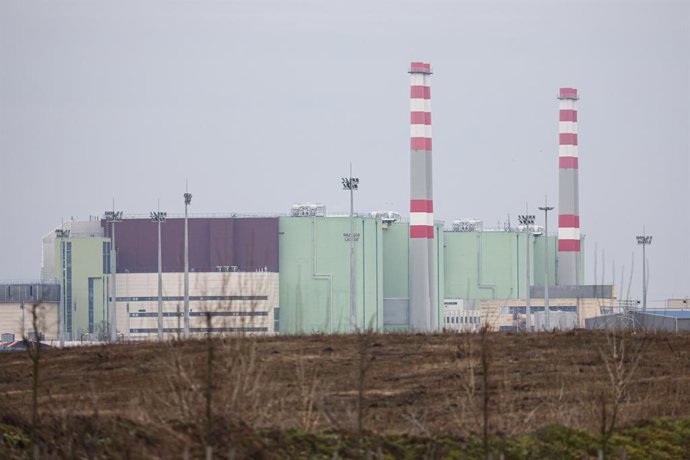 Archivo - HUNGARY, TOLNA COUNTY - FEBRUARY 4, 2026: The Paks Nuclear Power Plant operates on the banks of the Danube River in the town of Paks, south of Budapest. Launched in 1982, it is the first and so far only nuclear power station in Hungary