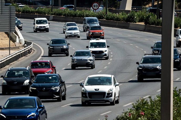 Decenas de vehículos durante la segunda operación salida del verano 2026, en la carretera A-1, a 31 de julio de 2026, en Madrid (España). 