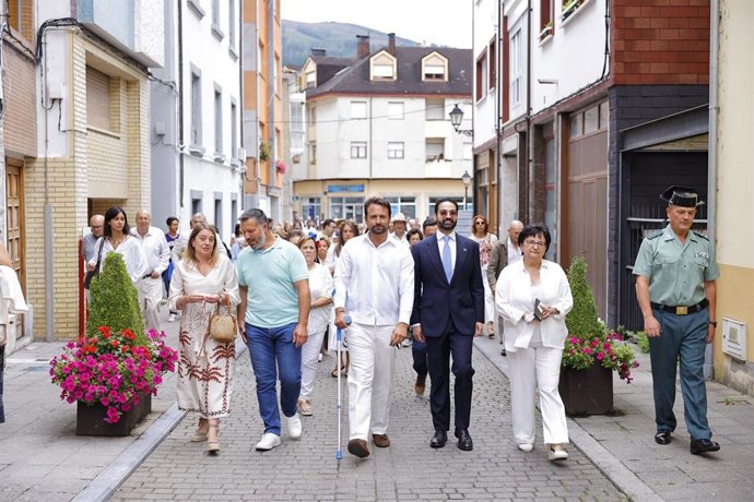 El Presidente del Partido Popular de Asturias, Álvaro Queipo, durante su participación en el Día del Emigrante de Allande.