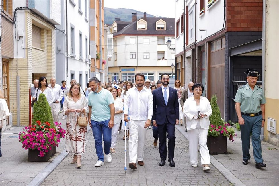 El Presidente del Partido Popular de Asturias, Álvaro Queipo, durante su participación en el Día del Emigrante de Allande.