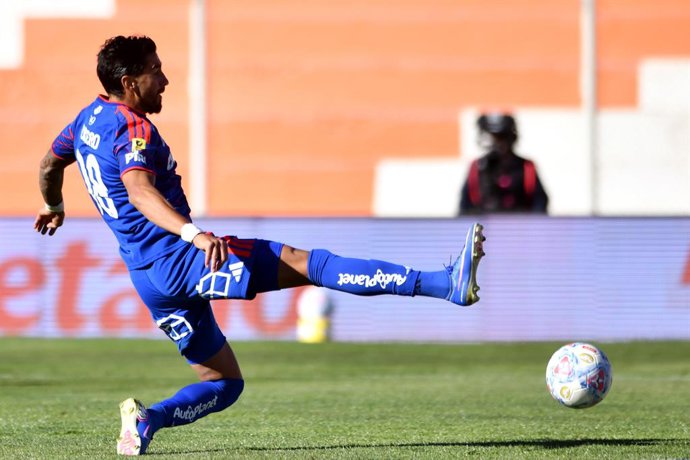 Futbol, Cobresal vs Universidad Chile Fecha 12, Liga de Primera 2026. El jugador de Universidad Chile Juan Martin Lucero, es fotografiado durante un partido de la liga de primera disputado en el estadio El Cobre en El Salvador,
