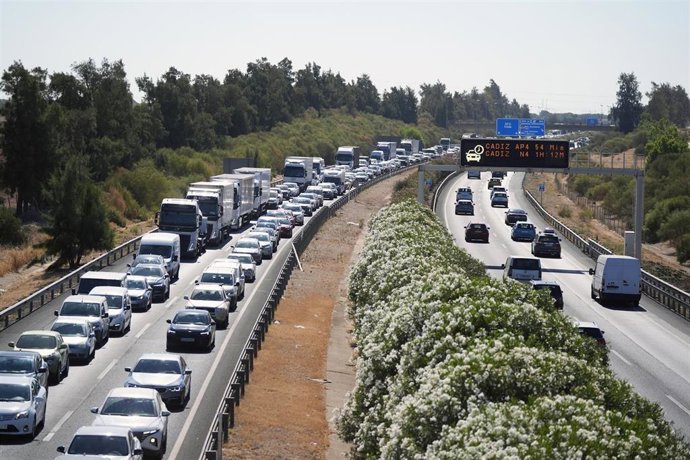 Retenciones a la altura de Dos Hermanas (Sevilla) provocadas por un accidente de tráfico: A 13 de julio de 2026 en Dos Hermanas, Sevilla (Andalucía, España). 