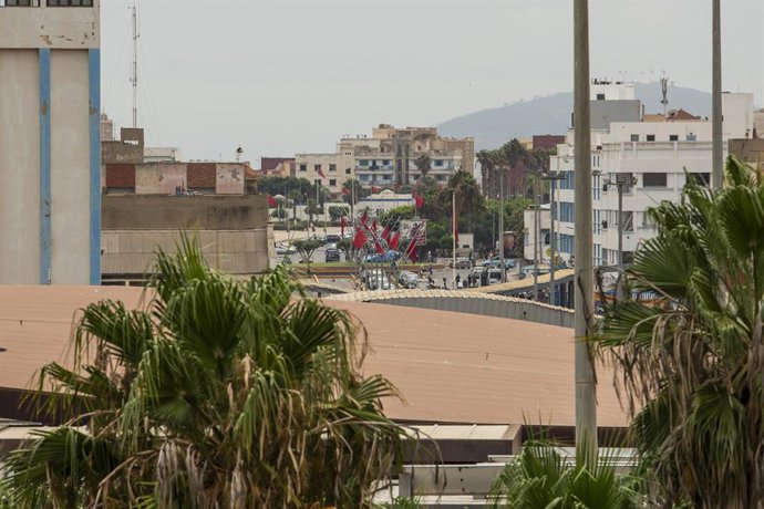 Vários veículos na fronteira entre a Espanha e o Marrocos, em 1º de agosto de 2026, em Melilha (Espanha). A delegada do Governo em Melilha, Sabrina Moh, destacou que a reabertura gradual da fronteira em ambos os sentidos com o Marrocos, adotada neste 