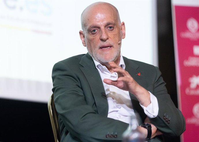 O presidente da Liga Espanhola de Futebol Profissional, Javier Tebas Medrano, ministra a palestra “Diplomacia nas relações esportivas. A Liga e os Estados Unidos”, em um dos Cursos de Verão da UCM, no Colégio Alfonso XII, em 2 de julho de 2026, em