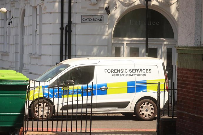 Archivo - Los servicios de emergencia se encuentran en el lugar de los hechos, en Clapham, al sur de Londres, tras un apuñalamiento mortal