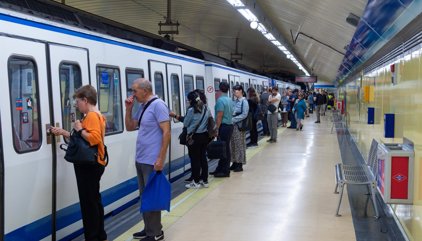 Usuarios de Metro de Madrid crean una web para denunciar el "infierno" en vagones por el calor, especialmente en la L1