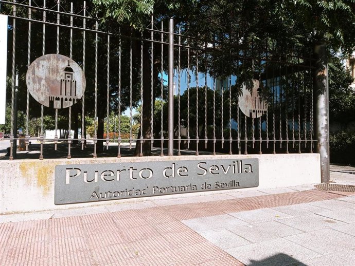 Archivo - Imagen de recurso del acceso prinicipal de la sede de la Autoridad Portuaria de Sevilla