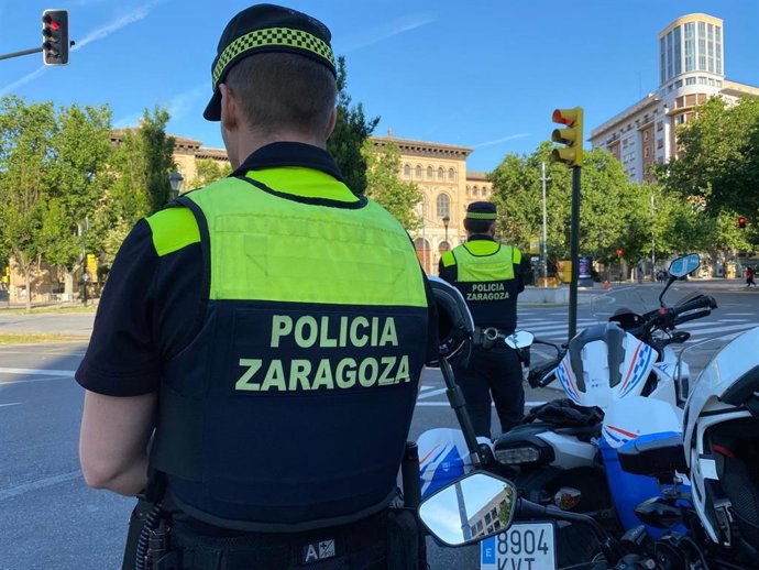 Archivo - Agentes de Policía Local en Zaragoza.