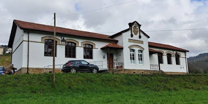 Salud invertirá cerca de 38.000 euros en la mejora de los accesos y la seguridad del consultorio de Paredes, en Valdés