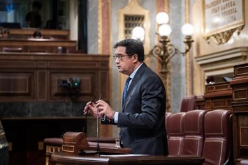 El ministro para la Transformación Digital, Óscar López, durante la celebración de una sesión extraordinaria del Pleno del Congreso de los Diputados, a 23 de julio de 2026, en Madrid (España). La Cámara Baja se reúne en pleno verano para debatir y someter