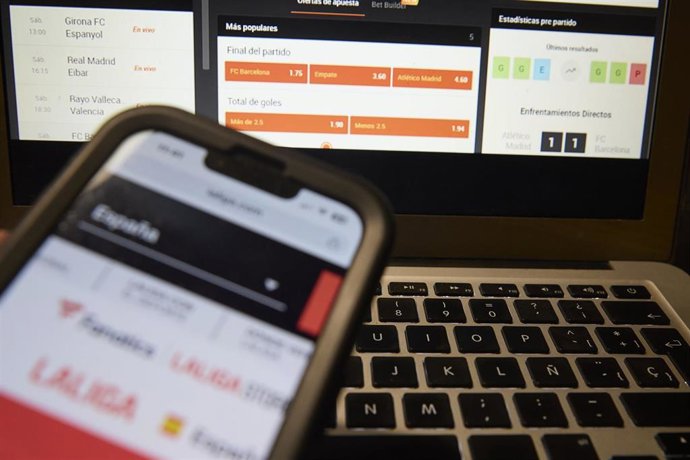 Archivo - Una página web de juego 'online', a 16 de marzo de 2025, en Madrid (España). 