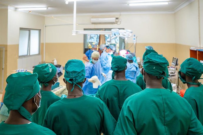 La Fundación Bisturí Solidario culmina su campaña en Uganda con más de 100 procedimientos quirúrgicos y formación.