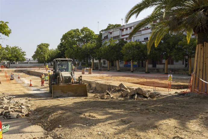 Máquinas trabajando en las obras de la nueva Plaza de la Provincia