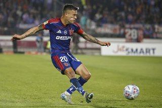 Futbol, Universidad de Chile vs Deportes Concepcion. Fecha 14, Liga de Primera 2026. El jugador de Universidad de Chile Charles Aranguiz es fotografiado durante el partido de la Liga de Primera contra Deportes Concepcion disputado en el estadio Nacional