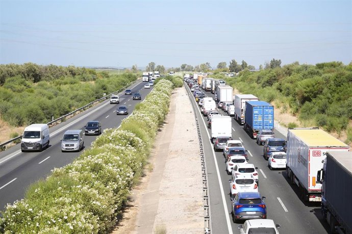 Retenciones a la altura de Dos Hermanas (Sevilla) provocadas por un accidente de tráfico: A 13 de julio de 2026 en Dos Hermanas, Sevilla (Andalucía, España). 