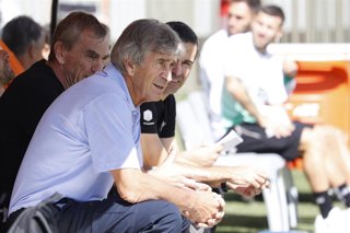 Futbol, Colo Colo vs Real Betis. Partido Amistoso 2022. El entrenador de Real Betis, Manuel Pellegrini, es fotografiado durante el partido amistoso contra Colo Colo realizado en el estadio Sausalito de Vina del Mar, Chile. 19/11/2022 Raul