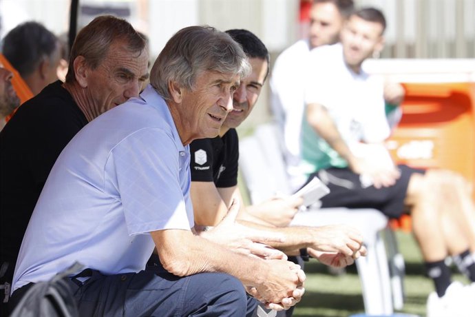 Futbol, Colo Colo vs Real Betis. Partido Amistoso 2022. El entrenador de Real Betis, Manuel Pellegrini, es fotografiado durante el partido amistoso contra Colo Colo realizado en el estadio Sausalito de Vina del Mar, Chile. 19/11/2022 Raul