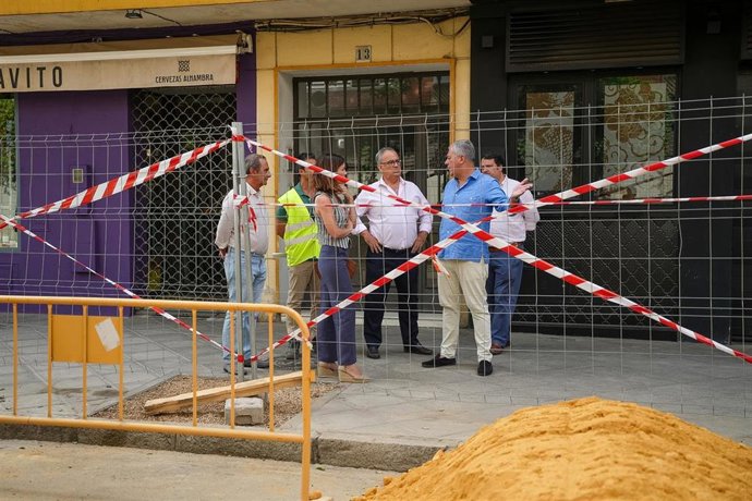 El alcalde de Sevilla, José Luis Sanz, supervisa las obras de Emasesa para mejorar infraestructuras hidráulicas