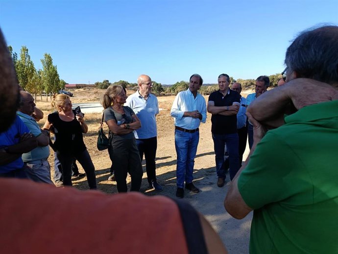 Imagen de la reunión mantenida en Palazuelo de Sayago.