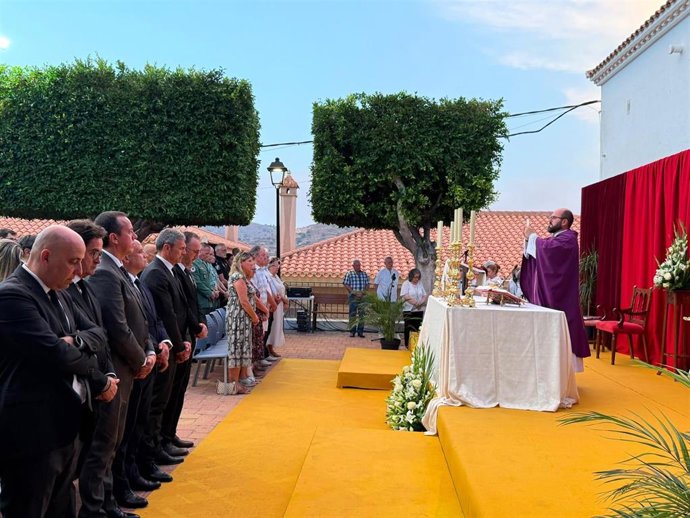 El presidente de la Diputación Provincial de Almería, José Antonio García Alcaina, en la misa funeral celebrada en memoria de las víctimas del trágico incendio forestal que asoló los municipios de Los Gallardos y Bédar.