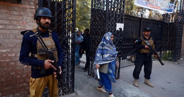 Un atentado suicida deja al menos 15 muertos y 22 heridos en el noroeste de Pakistán