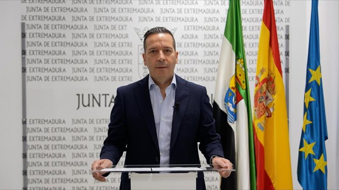 El vicepresidente y consejero de Desregulación, Servicios Sociales y Familia, Óscar Fernández.