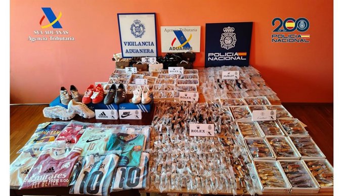 Parte del material falsificado incautado en Miranda de Ebro.