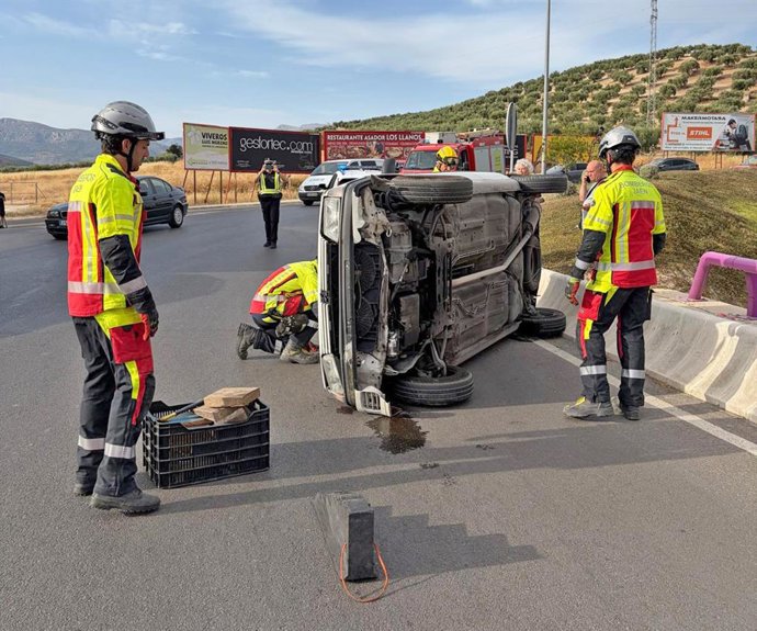 Bomberos de Jaén interviniendo en el rescate