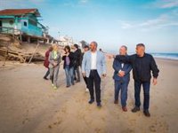La subdelegada destaca la inversión del Gobierno en "infraestructuras definitivas" para "proteger" al litoral de Huelva