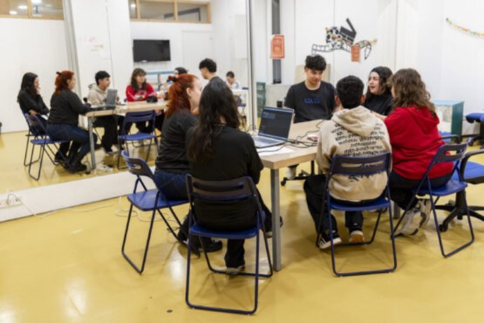 Imagen de archivo jóvenes realizando actividades en espacio del Ayuntamiento de Madrid