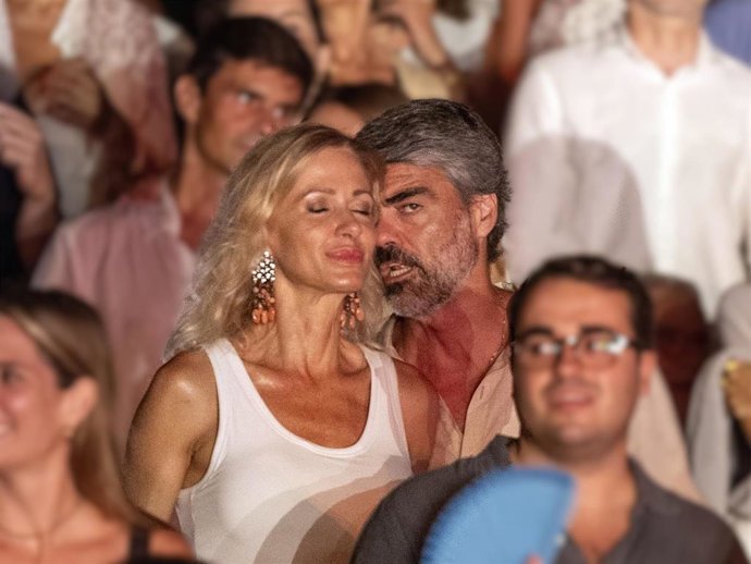 Susanna Griso y Luis Enríquez reaparecen tras su boda en una romántica noche con Taburete