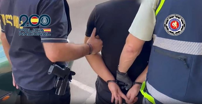 Desarticulado un grupo criminal itinerante dedicado a robos en viviendas que marcaban mediante la técnica del hilo de pegamento