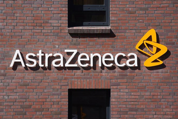 Archivo - FILED - 25 April 2022, Hamburg: File Photo - A view of the logo of the pharmaceutical company Astrazeneca in Hamburg. Photo: Marcus Brandt/dpa