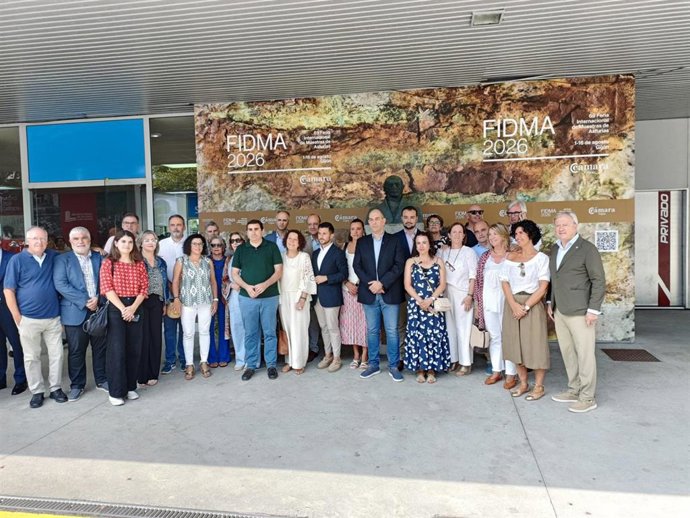 El secretario de Organización de la Federación Socialista Asturiana (FSA-PSOE), Luis Ramón Fernández Huerga, visita la Fidma, en Gijón,  junto a otros representantes socialistas.