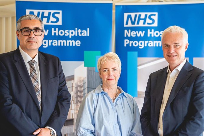 Archivo - Directivos de Sacyr y del NHS