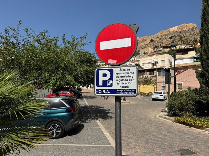 Archivo - Aparcamiento gratuito en la zona azul en Lorca todo el mes de agosto