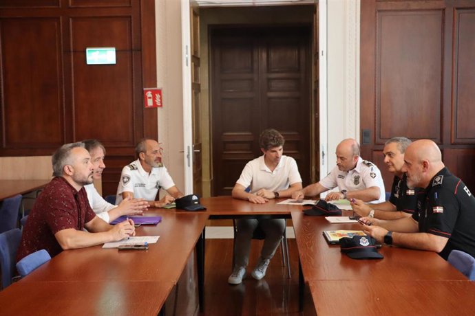 Reunión entre el Ayuntamiento donostiarra y la Ertzaintza.