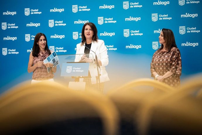 Las concejalas delegadas de Urbanismo, Sostenibilidad Medioambiental y del distrito Campanillas, Carmen Casero, Penélope Gómez y Mar Torres, respectivamente.