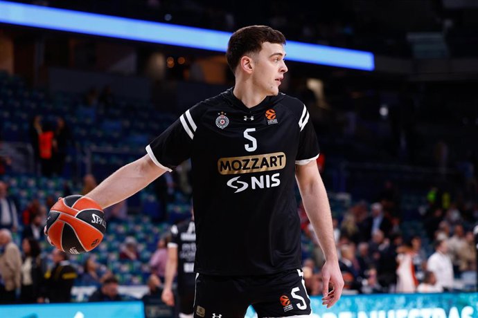 Archivo - El pívot serbio Balsa Koprivica jugando con el Partizan de Belgrado un partido de EuroLiga frente al Real Madrid.