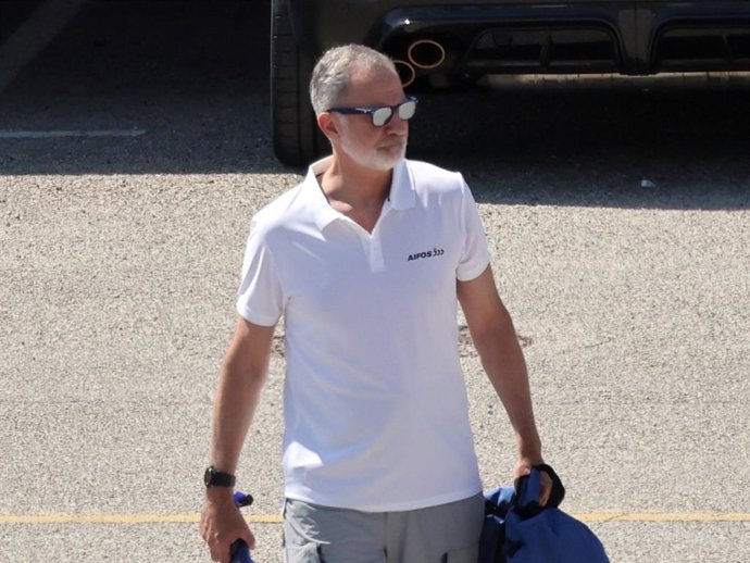 Felipe VI sorprende en Palma de Mallorca con un inusual doble movimiento antes de volver a navegar