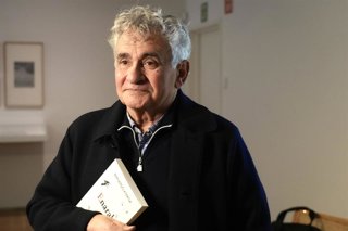 Archivo - El escritor guipuzcoano Bernardo Atxaga participará en este ciclo de poesía del CAL el 29 de septiembre en el Cuarto Real de Santo Domingo.