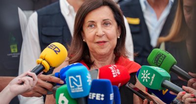 Robles exige a Marruecos investigar la entrada masiva en Ceuta y defiende a los servicios secretos españoles