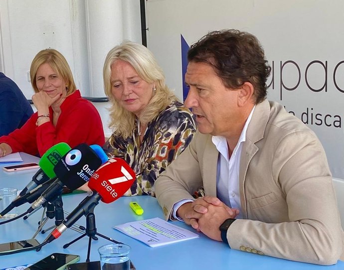 El delegado territorial de Empleo, Empresa y Trabajo Autónomo de la Junta en Cádiz, Daniel Sánchez Román, en rueda de prensa. Archivo.