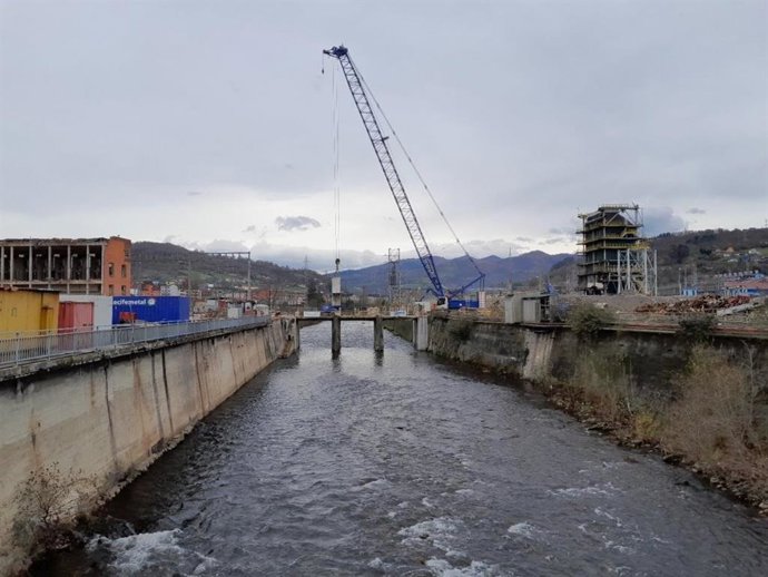 Río Nalón a su paso por Lada.