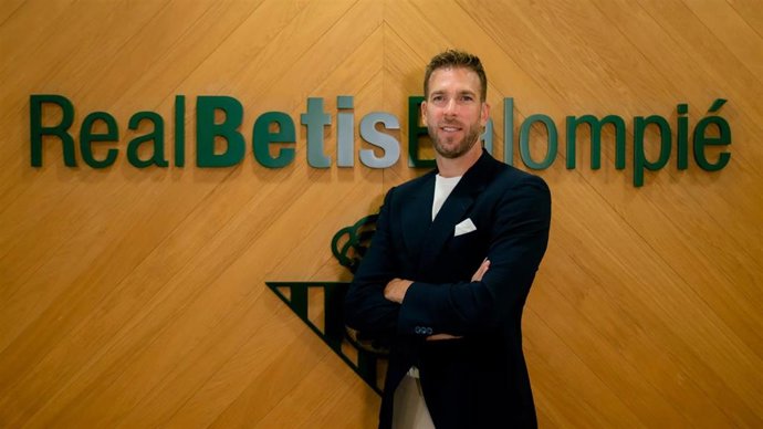 El exfutbolista Adrián San Miguel en el anuncio de su incorporación a la dirección deportiva del Real Betis.