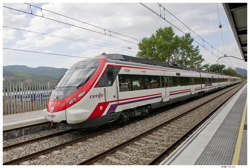 Archivo - Tren de Cercanías de Madrid