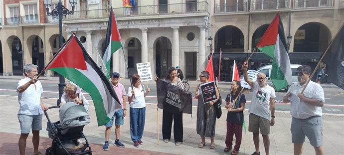 Concentración de Amistad Palestina Rioja en apooyo a la UNRWA