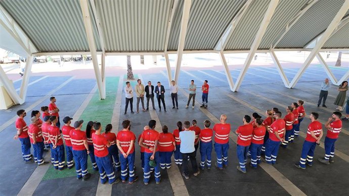Imagen de la presentación dela nueva flota de vehículos de limpieza para el mantenimiento de la vía pública