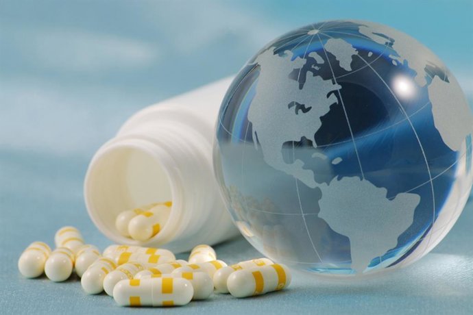 Archivo - Imagen de recurso medicamentos y planeta.
