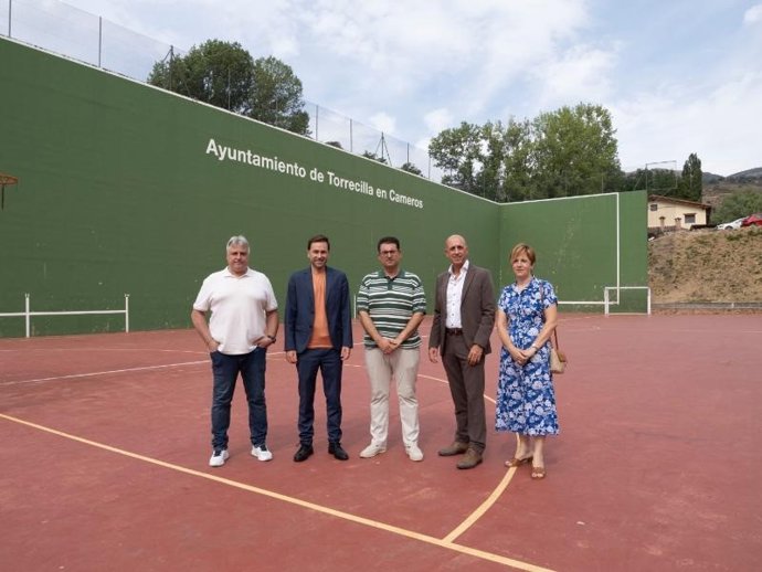 Mejorado el frontón de Torrecilla para permitir su uso todo el año como espacio deportivo, de ocio y sociabilidad